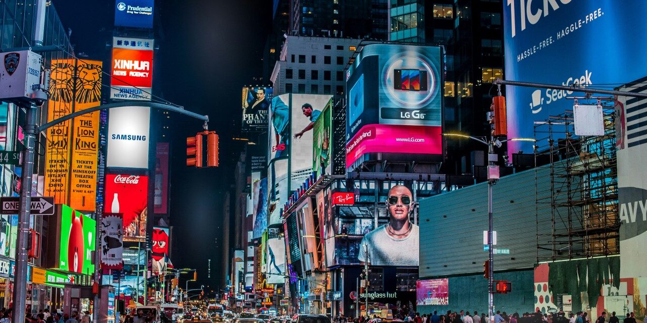 Why Digital Billboards Make a Bigger Impact Than Traditional Billboards